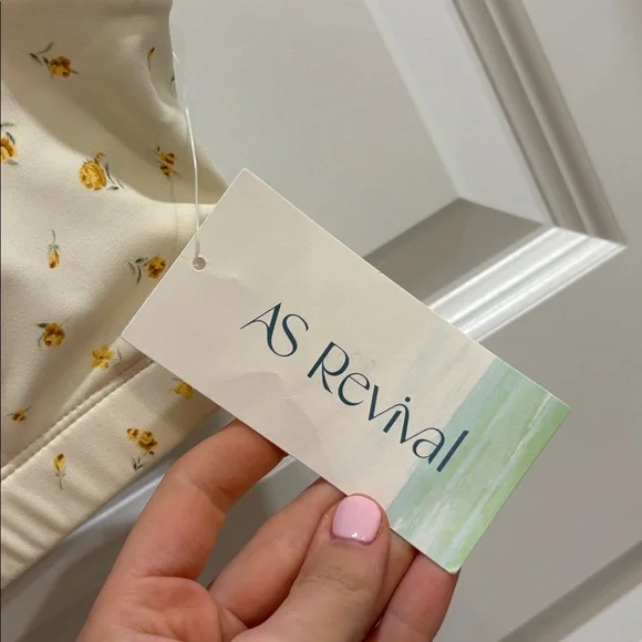 ✨NWT~Altar’d State “Raise the Bar” Floral Sports Bra✨ - Picture 4 of 7